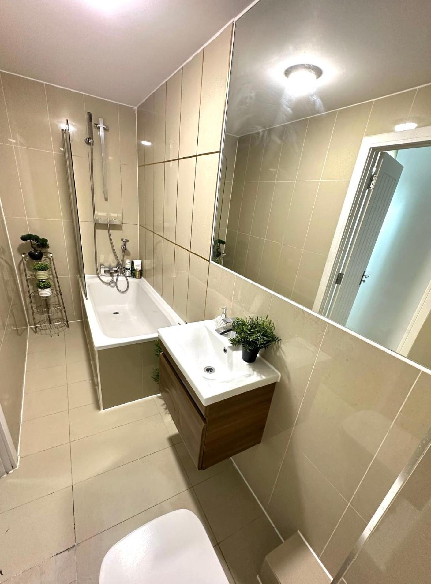 Apartment Stunning 2bedroom Flat With 2 Balcony In Whitechapel - 5mins To Aldgate Station