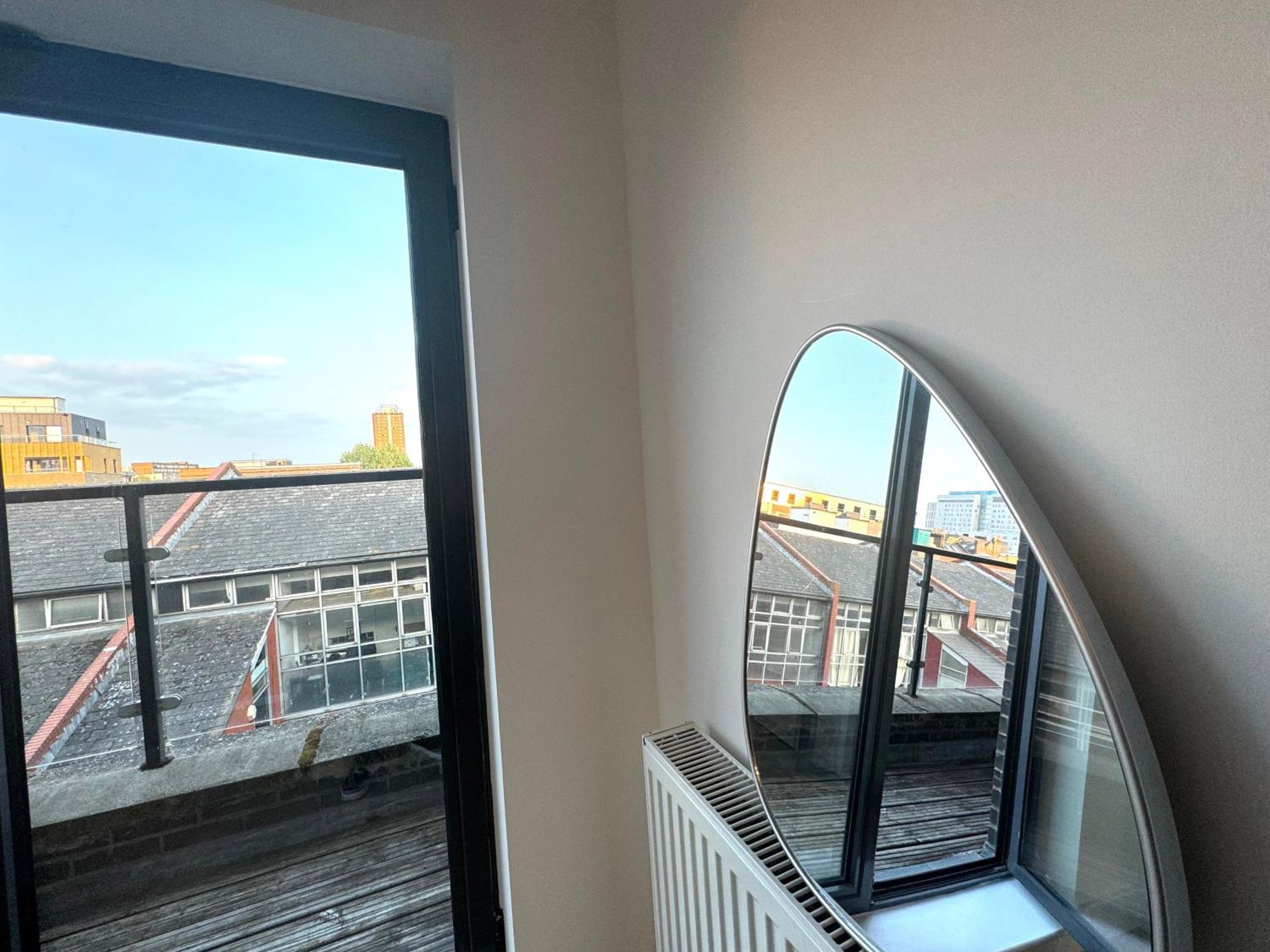 Stunning 2bedroom Flat With 2 Balcony In Whitechapel - 5mins To Aldgate Station Apartment *