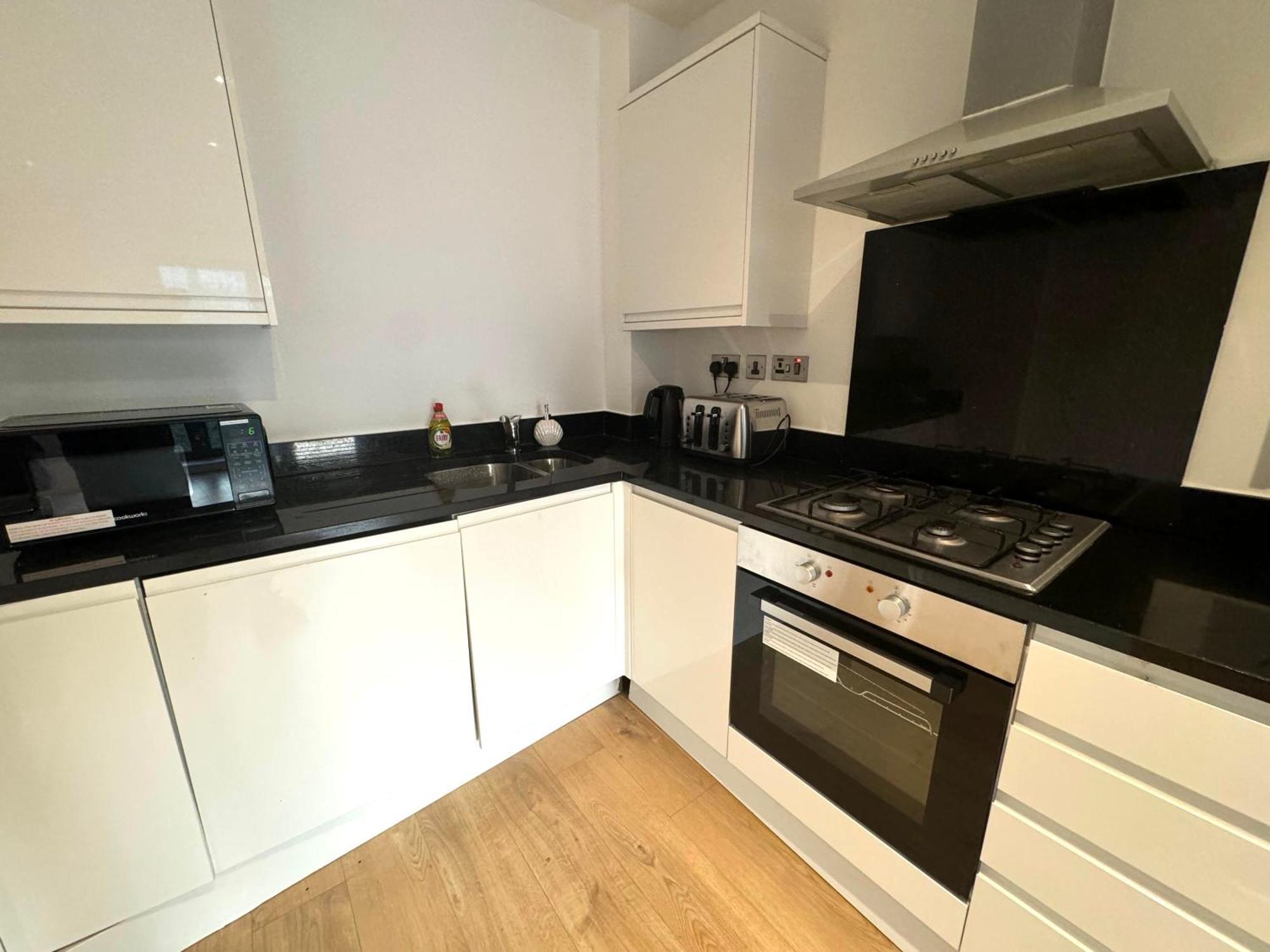 Stunning 2bedroom Flat With 2 Balcony In Whitechapel - 5mins To Aldgate Station Apartment *