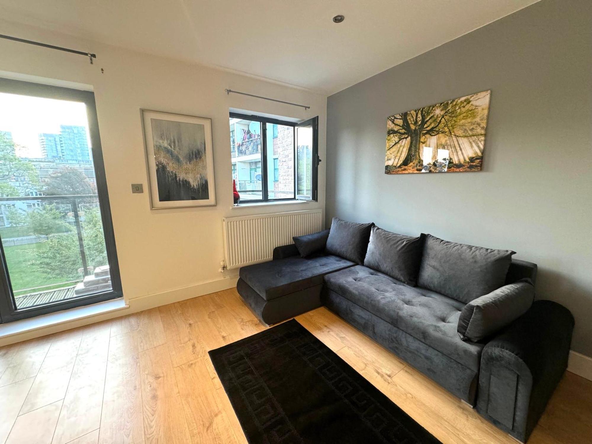 Stunning 2bedroom Flat With 2 Balcony In Whitechapel - 5mins To Aldgate Station